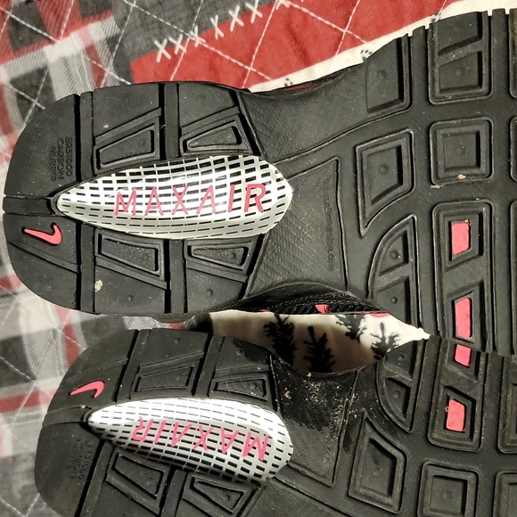 Shoes - Picture 3 of 4